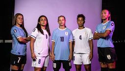 altText(Uruguay presentó su nueva camiseta en adhesión al mes de la mujer)}