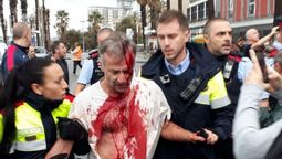 altText(Casi 20 detenidos y más de 40 heridos en la cuarta jornada de los disturbios catalanes)}