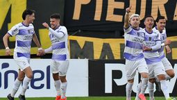 altText(¿Qué dice el audio VAR de la polémica entre Peñarol y Defensor Sporting?)}