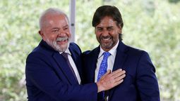 altText(Lacalle Pou viajó a Brasilia para la cumbre de presidentes )}