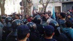 altText(Movilización por proyecto Neptuno derivó en cruces con Policía)}