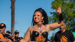 altText(Más de 20 comparsas desfilaron por el Prado este domingo)}