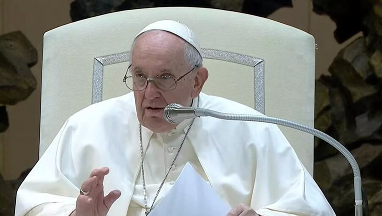 El Papa Francisco fue internado de urgencia