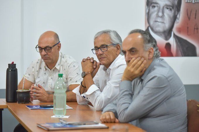 Juan Castillo y Hugo Barreto con Marcelo Abdala.