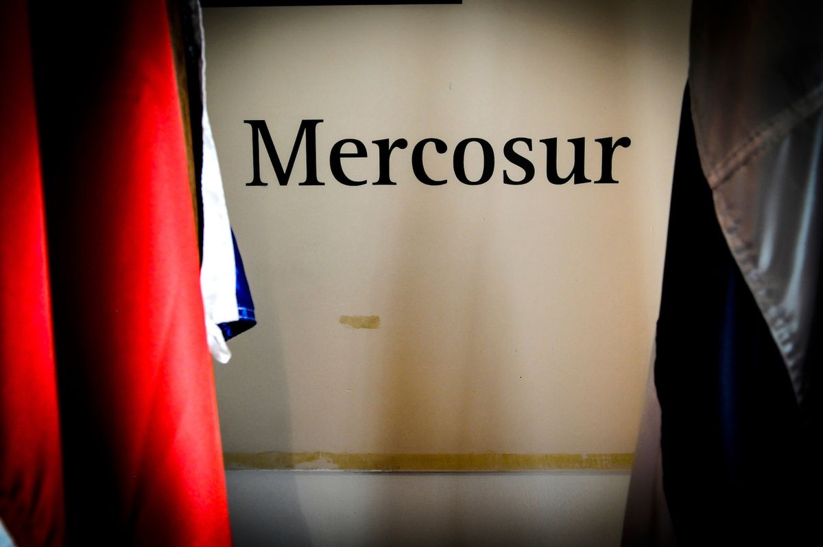 Tanto desde Cabildo Abierto como desde el Frente Amplio consideran que firmar un TLC con China rompiendo relaciones con el Mercosur sería un desastre para Uruguay.