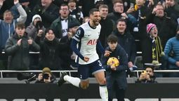 altText(Nuevo gol de Rodrigo Bentancur para el Tottenham)}