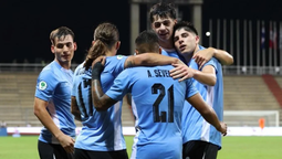 altText(La sub-20 de Uruguay sigue a paso firme y aplastó a Paraguay: 6-0)}