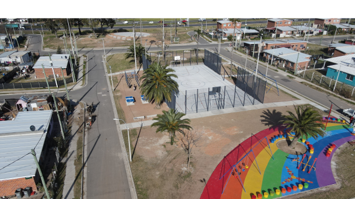The renovation of the public space in the west of Montevideo was inaugurated.