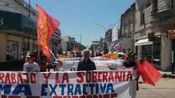 altText(Multitudinaria marcha en Paysandú en defensa de Ancap)}