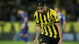 altText(Peñarol le ganó a Defensor Sporting y quedó a un paso de ganar la Tabla Anual)}