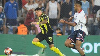 Diego García defendiendo a Peñarol