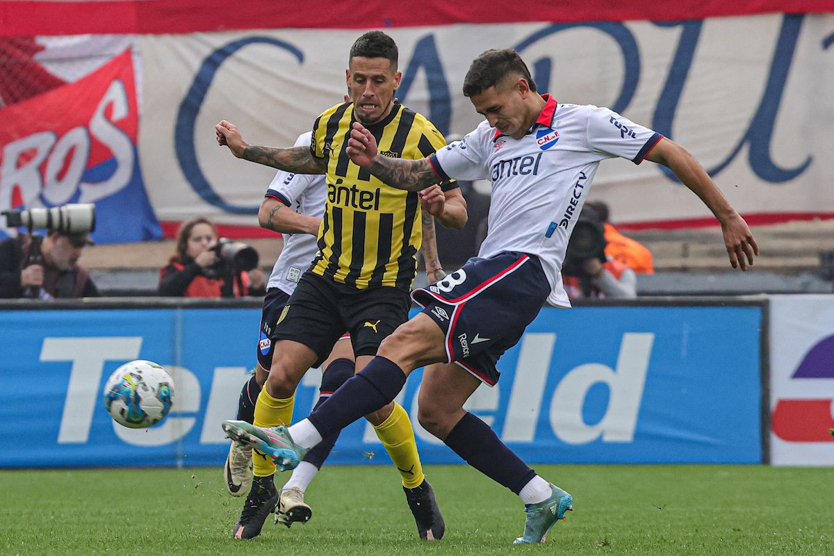 Nacional y Peñarol ultiman detalles para el clásico de mañana.