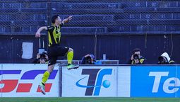 altText(Paliza en el Campeón del Siglo: Peñarol goleó tres a cero a Nacional en el clásico)}