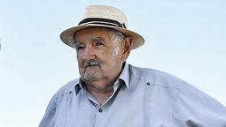 altText(Mujica criticó a los que persiguen a los periodistas y a los medios)}