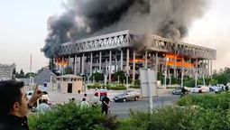 altText(Israel atacó sede de la televisión estatal de Irán)}