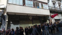 altText(Gremios estudiantiles rodearon la dirección de Secundaria)}