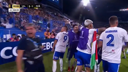 altText(Peñarol cayó 2 a 1 frente a Vélez Sarsfield en su debut de Libertadores)}