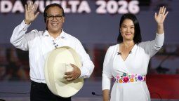 altText(Roberto Sánchez supera a Keiko Fujimori en el conteo presidencial de Perú)}