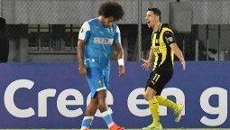 altText(Peñarol goleó, lidera el grupo y encaminó la clasificación a octavos)}