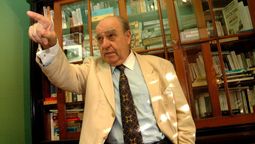 altText(Sanguinetti se convierte en el líder más potente de la oposición)}