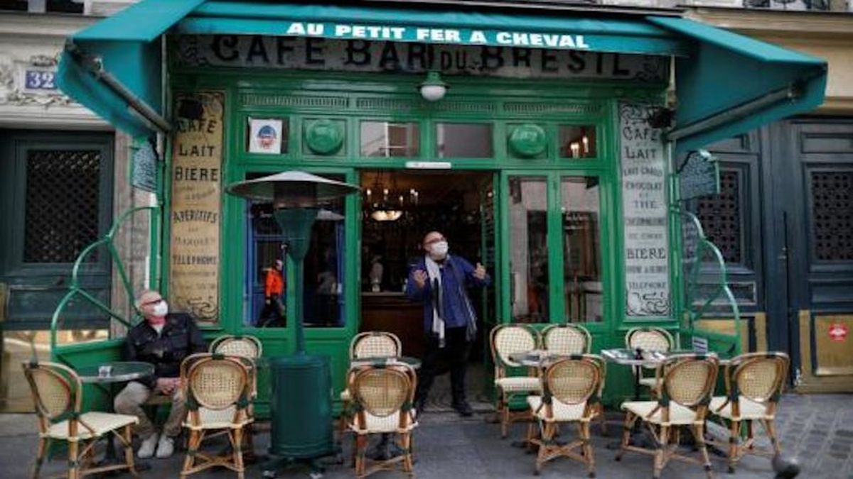 Los franceses no podrán entrar a teatros, trenes, bares o canchas sin pase de vacunación