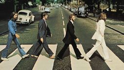 altText(Los Beatles se unen al 