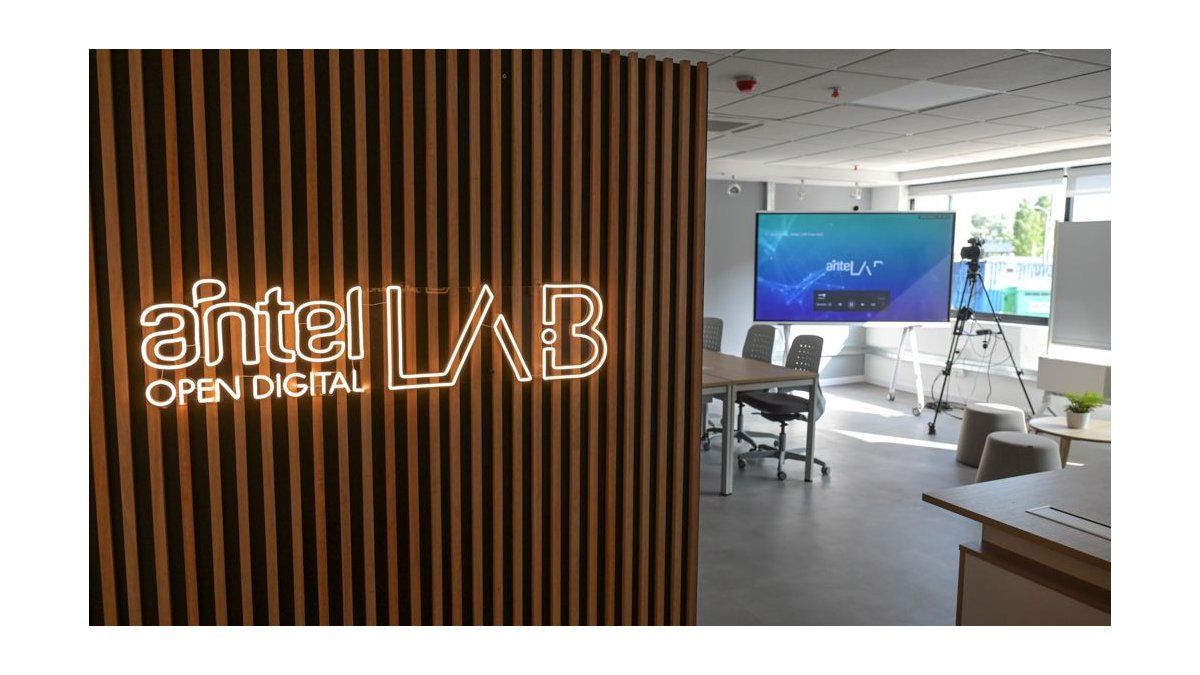 Antel Open Digital Lab Caras y Caretas
