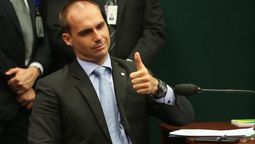 altText(Hijo de Bolsonaro organiza una cumbre de extrema derecha en Brasil)}