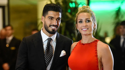 altText(Esposa de Suárez le dedicó un mensaje tras el anuncio de su vuelta a Nacional)}