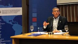 altText(Carlos Enciso asume como embajador uruguayo en Argentina)}
