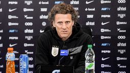 altText(La AUF dio a conocer la nómina de 42 futbolistas reservados por Forlán)}