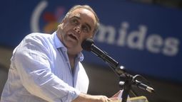 altText(López: «El gobierno tiene una preferencia por el gran capital en detrimento del trabajo»)}