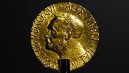 Regalar la medalla no equivale a regalar el Nobel, advierte el Comité Noruego.