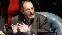 altText(Olesker: “Es un mito que si los trabajadores aceptan menos sueldo se resolverá la falta de empleo”)}