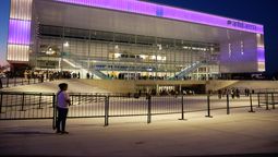 altText(¿Qué opinan los trabajadores sobre el cambio de gestión del Antel Arena?)}