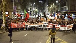 altText(Miles marchan por 18 en el Día de los Mártires Estudiantiles)}