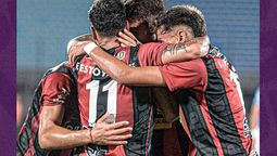 altText(Fénix agarró viento en la camiseta)}