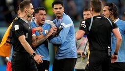 altText(Llegó la sanción de FIFA para Giménez, Muslera, Cavani y Godín)}