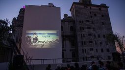 altText(Cine gratis en la azotea del CdF: conocé la cartelera de documentales para este verano)}