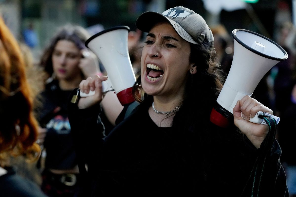 Organizaciones feministas marcharon este viernes contra la violencia de género y reclamaron respuestas del Estado.