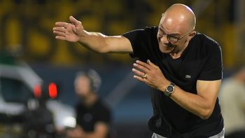 El técnico de Peñarol, Alfredo Arias, tendrá problemas para armar la oncena para el partido clásico.