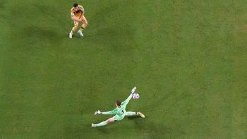 El tremendo golazo de Miguel Merentiel y el teléfono para Marcelo Bielsa en las redes