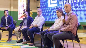 Legnani con empresarios.