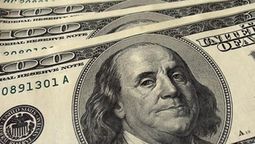 altText(Argentina: El dólar registra un salto de casi 35%)}