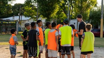 Pelota al Medio a la Esperanza relanzó escuelas de fútbol social en barrios de Montevideo