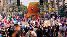 altText(Deslucido desfile militar en EEUUU frente a multitudinarias marchas antiautoritarias)}