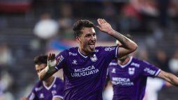 altText(Defensor Sporting va por el tetracampeonato de la Copa AUF Uruguay: lo espera Peñarol en semifinales)}