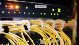 altText(Combustibles, Internet y tierra)}