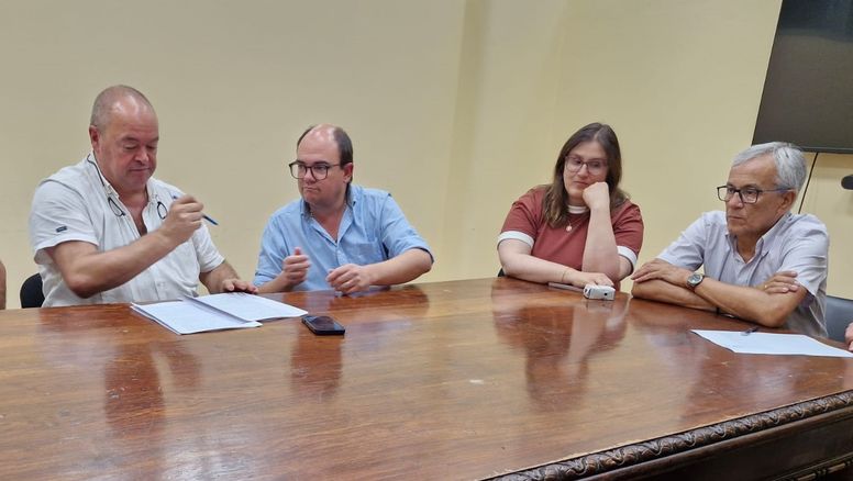 Municipales de Flores firman convenio que fortalece la estabilidad laboral