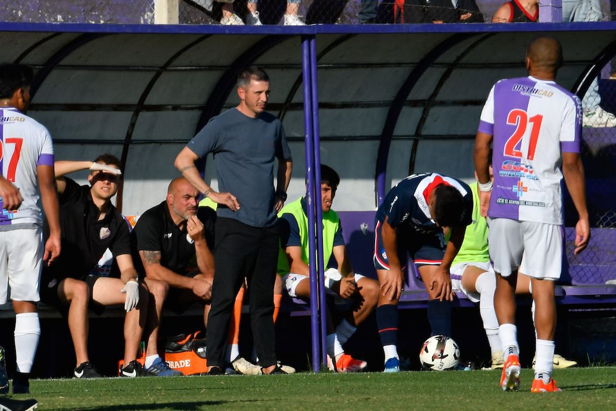 Nicolás Vigneri renunció a la dirección técnica de Fénix.